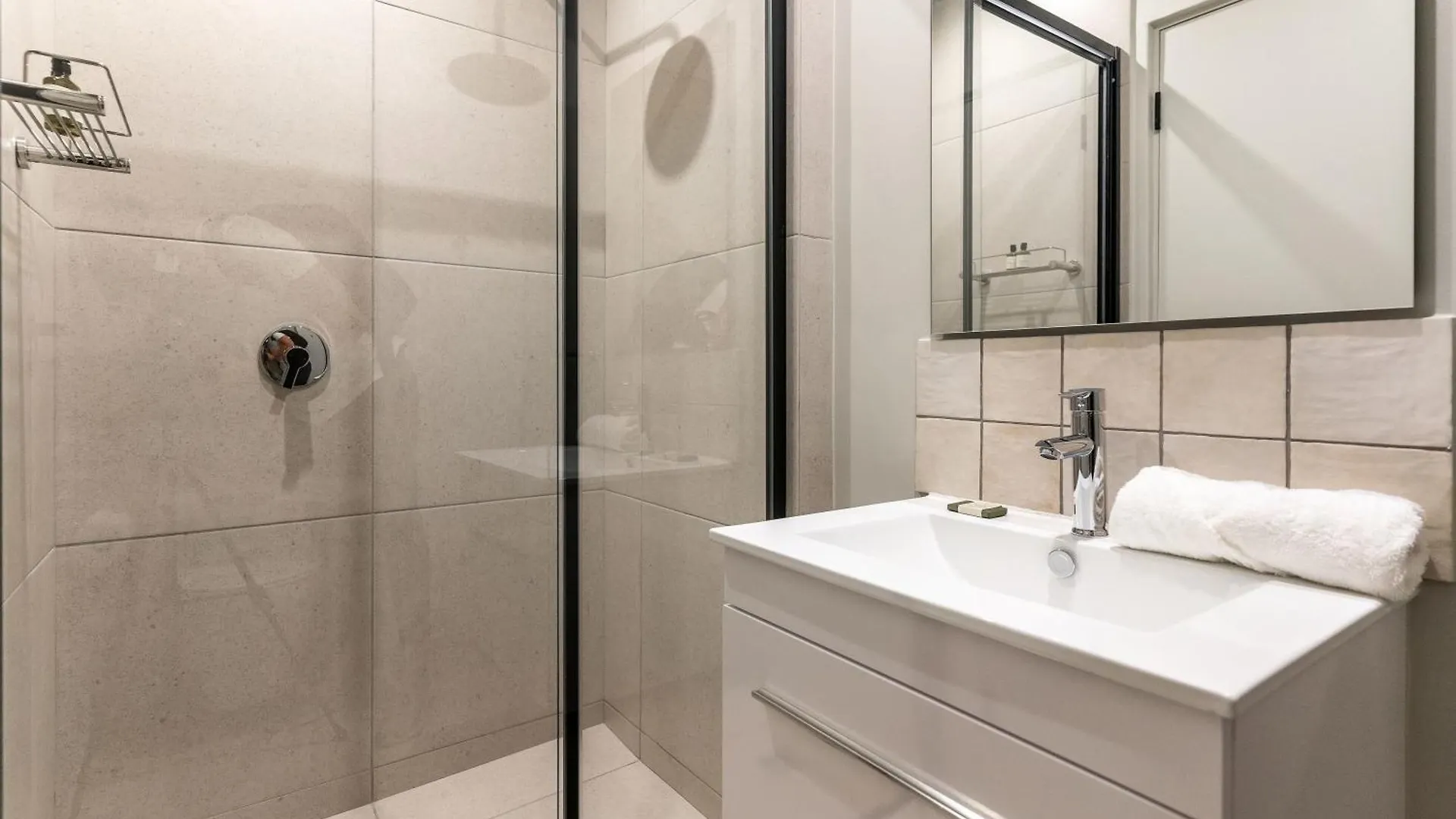 The Rose 106: Modern Studio Aprt In City Centre Cape Town South Africa
