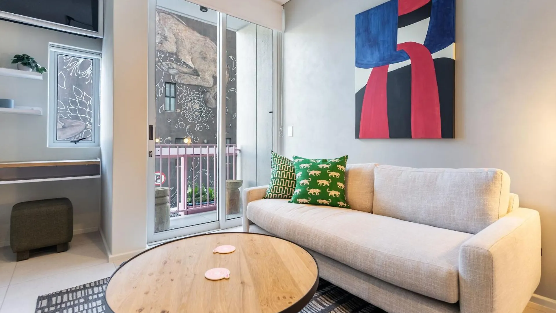 The Rose 106: Modern Studio Aprt In City Centre Cape Town Apartment